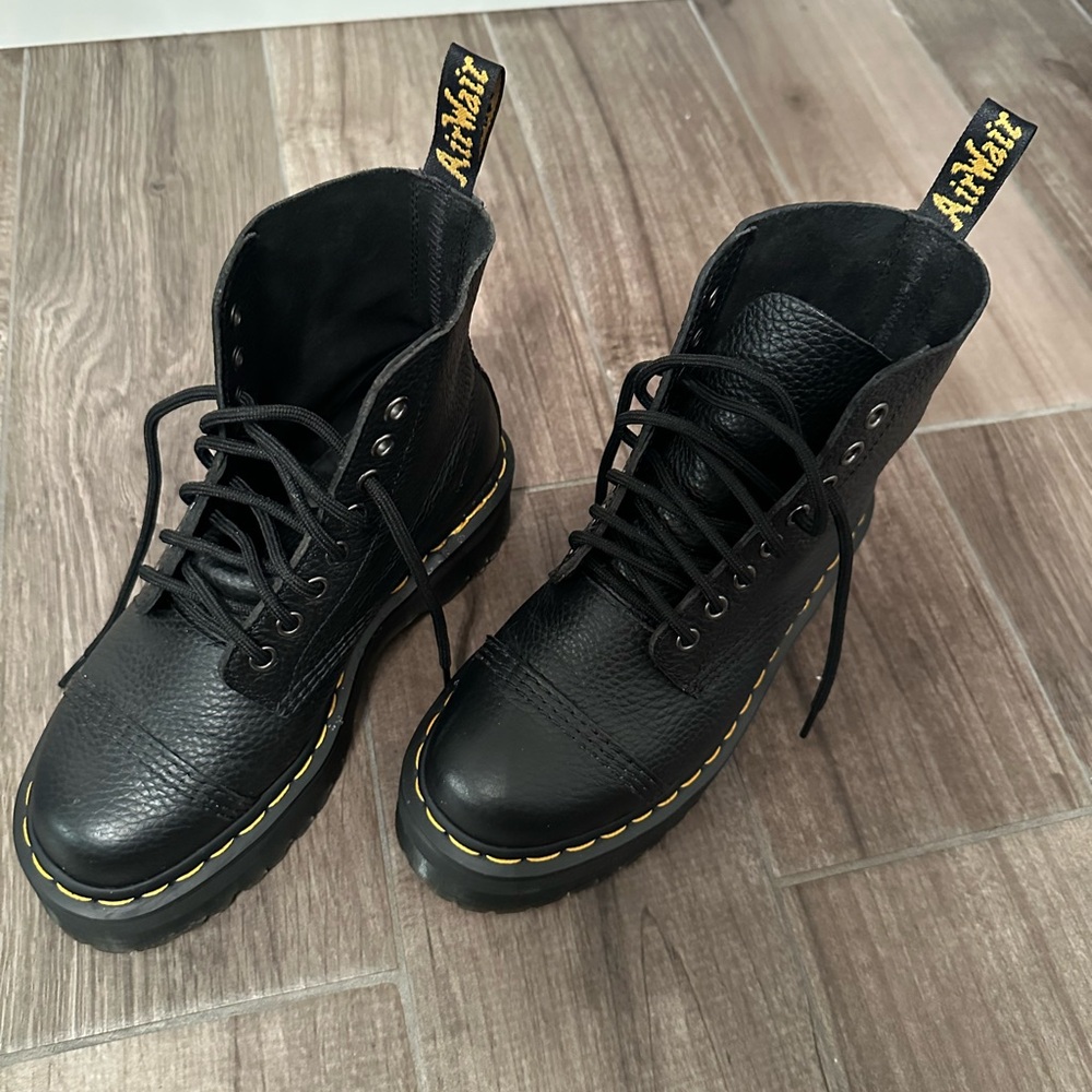 Sinclair Dr. Martens Black Leather Boots Size 6